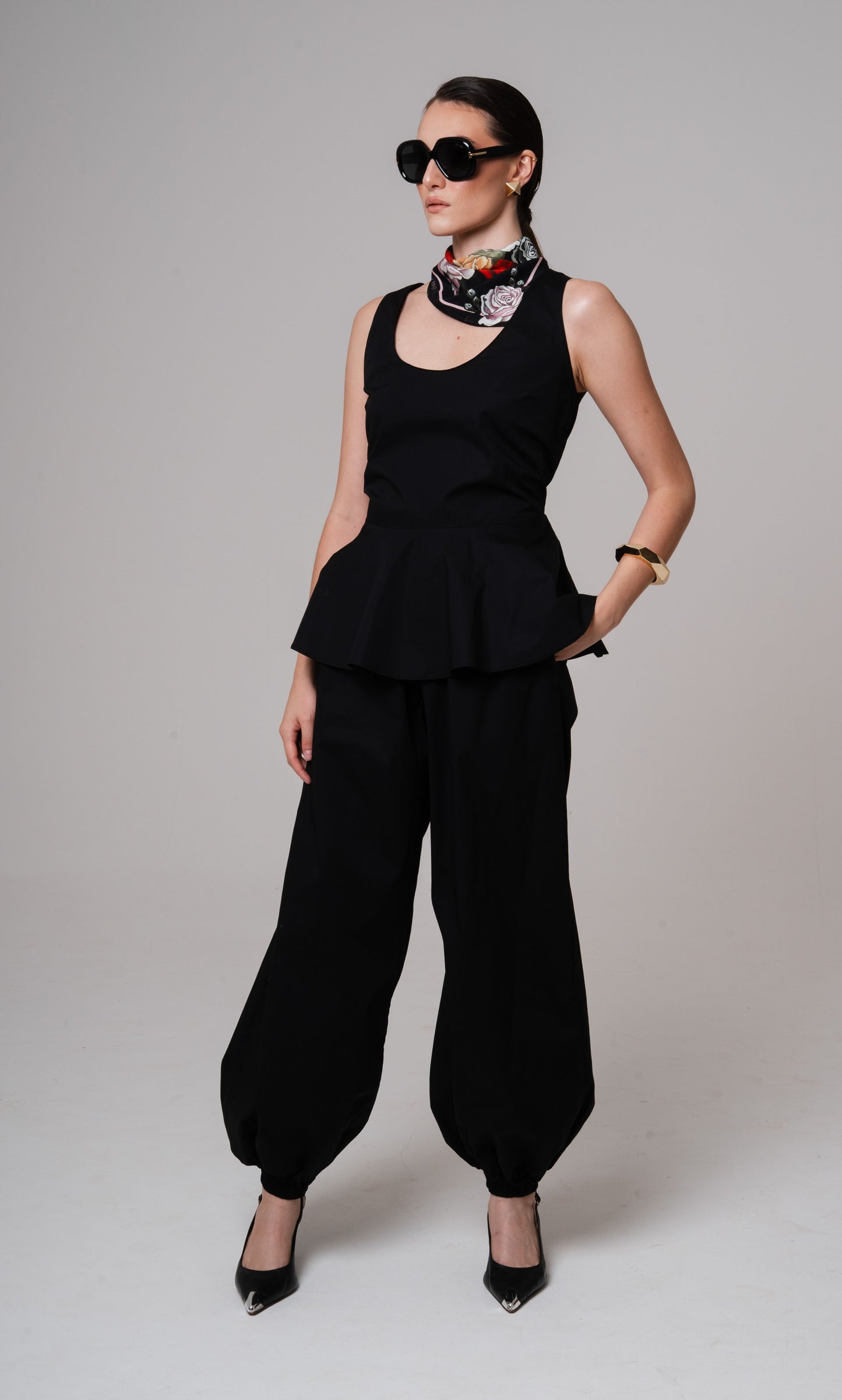 REGATA PEPLUM E CALÇA BOMBER TRICOLINE