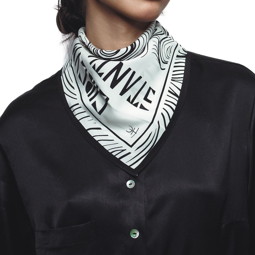 LENÇO PEQUENO SEDA CIRCUSTANTIA