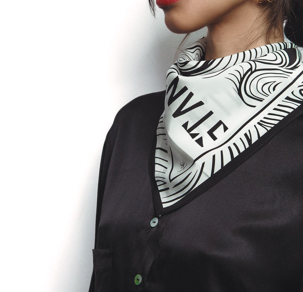 LENÇO PEQUENO SEDA CIRCUSTANTIA